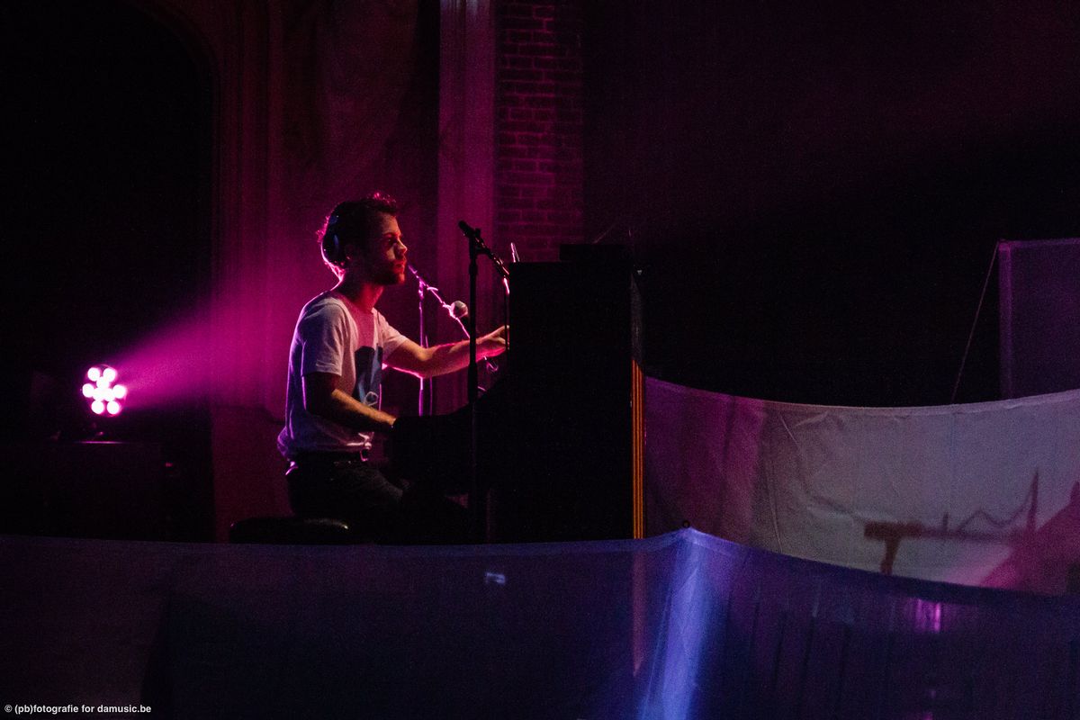 Première: OUTER lost laatste single uit debuutplaat
