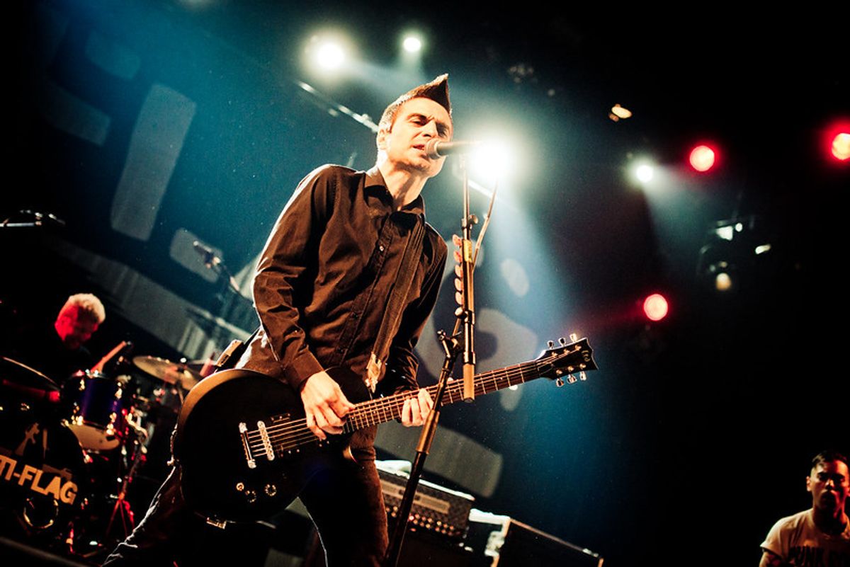 Anti-Flag hangt een nieuwe vlag op