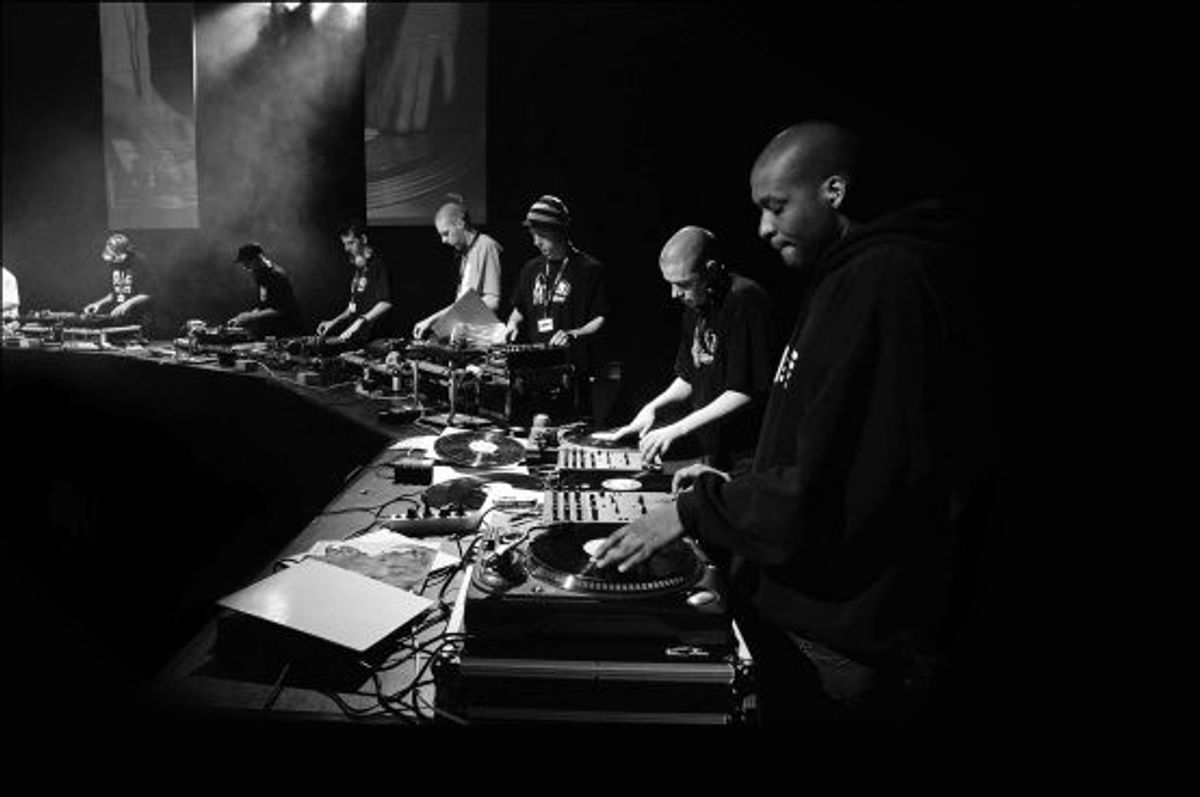 DJ Grazzhoppa DJ Bigband - Culturele wereldtrip