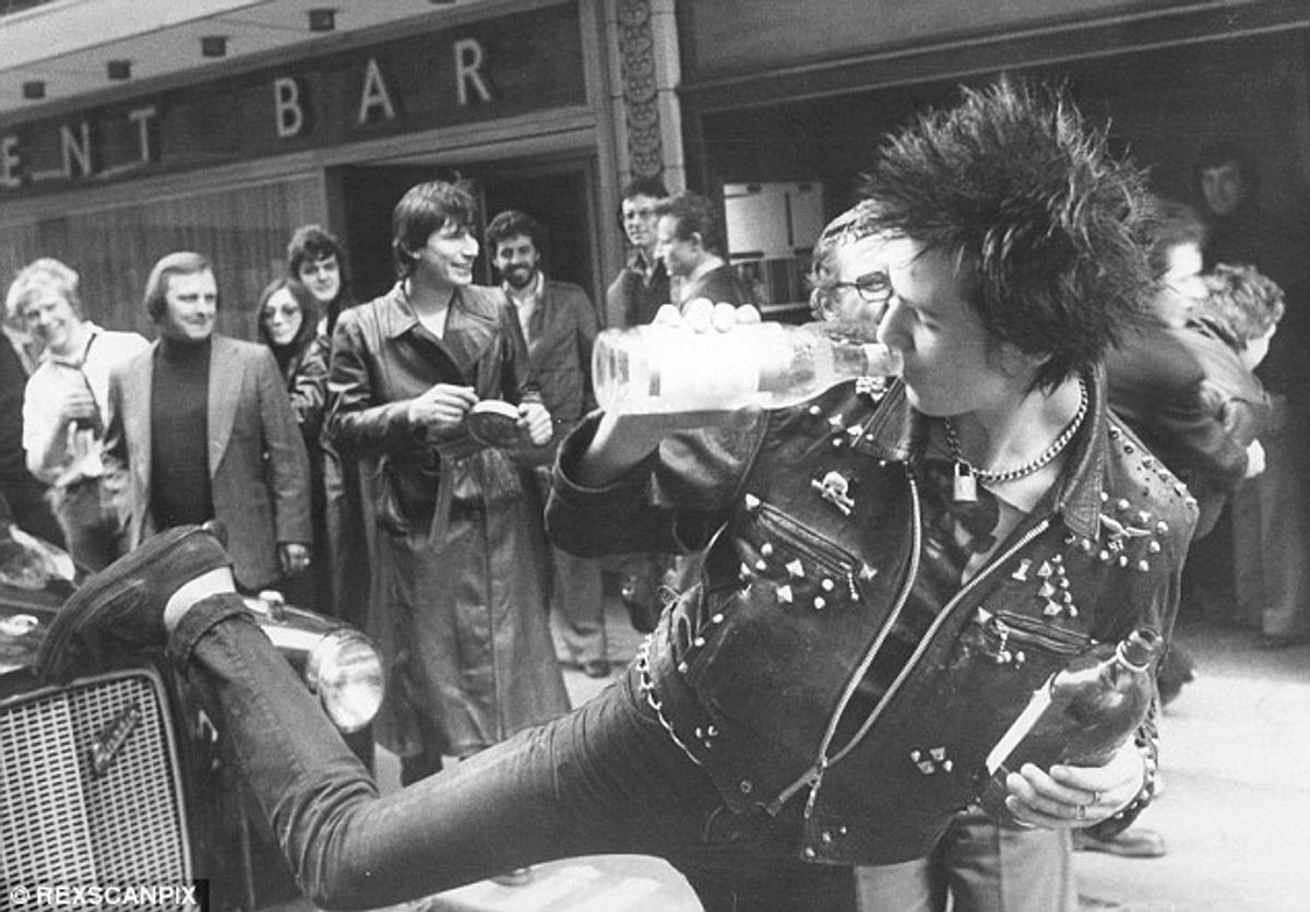 1977: Sid Vicious vervoegt The Sex Pistols