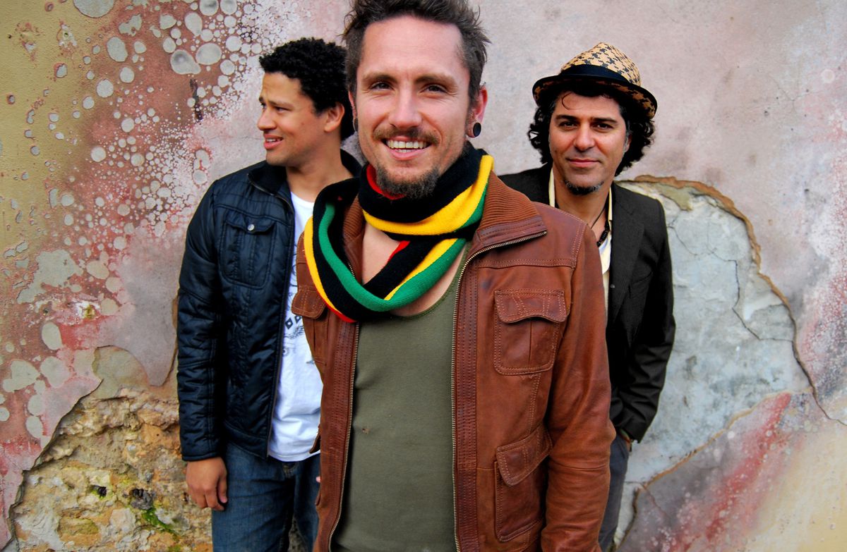 John Butler Trio, Robert Francis - De personal assistant van de familie