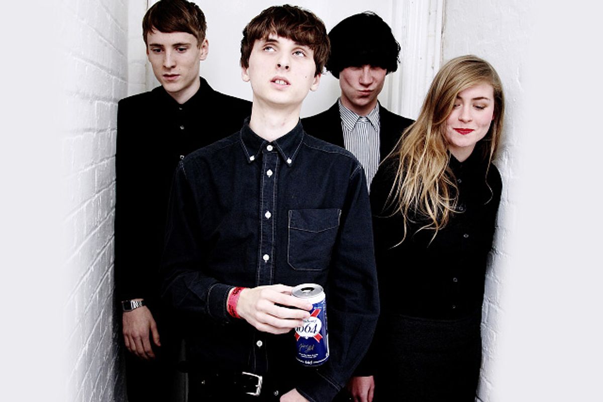 These New Puritans - Bloed aan de muren
