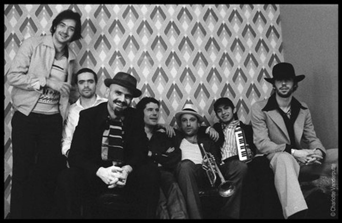 Antwerp Gipsy Ska Orkestra - Dringende oproep: buiten komen!