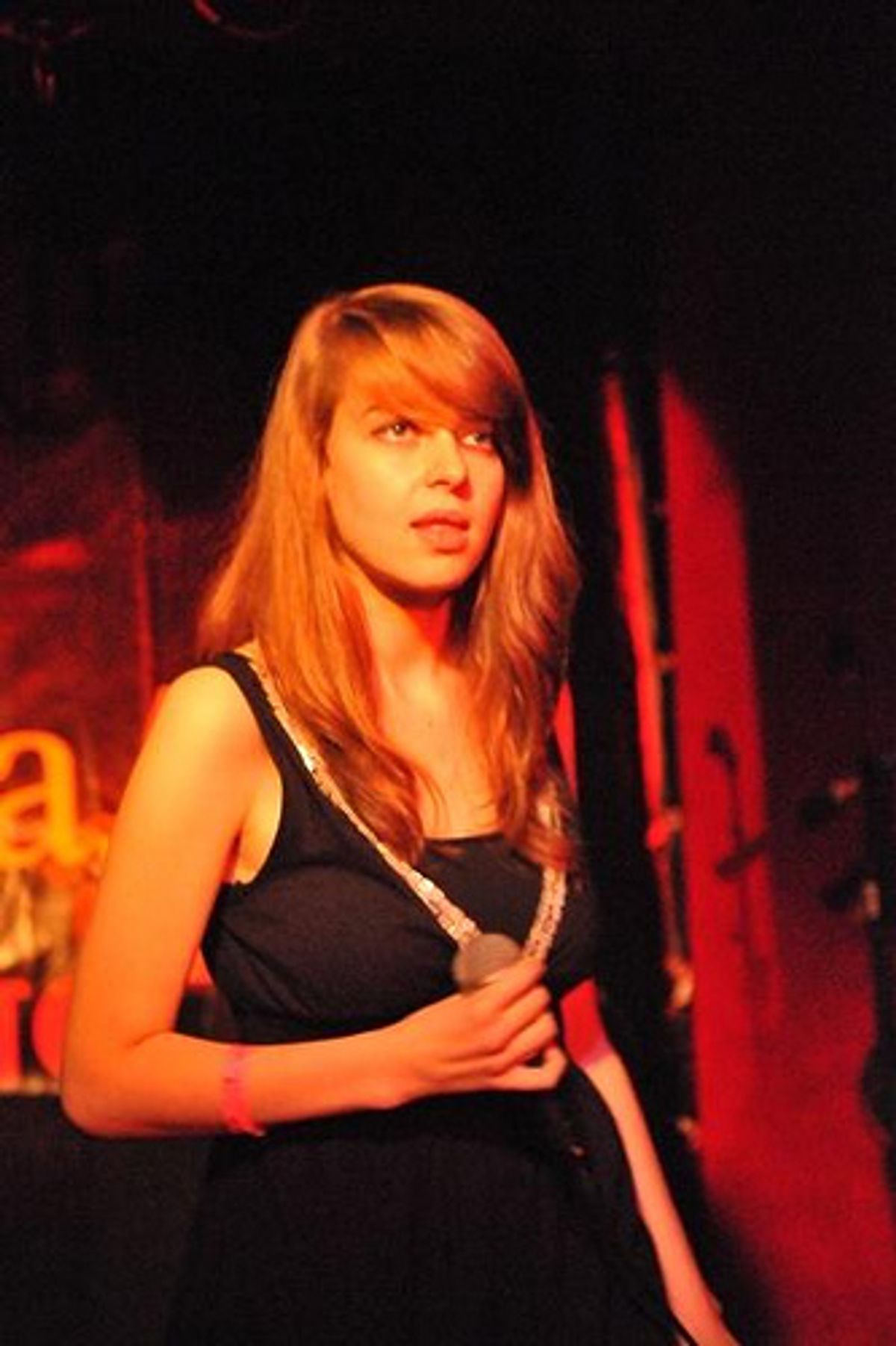 Oost-Vlaams Rockconcours - Stilleven met weefgetouw en stripteasebar