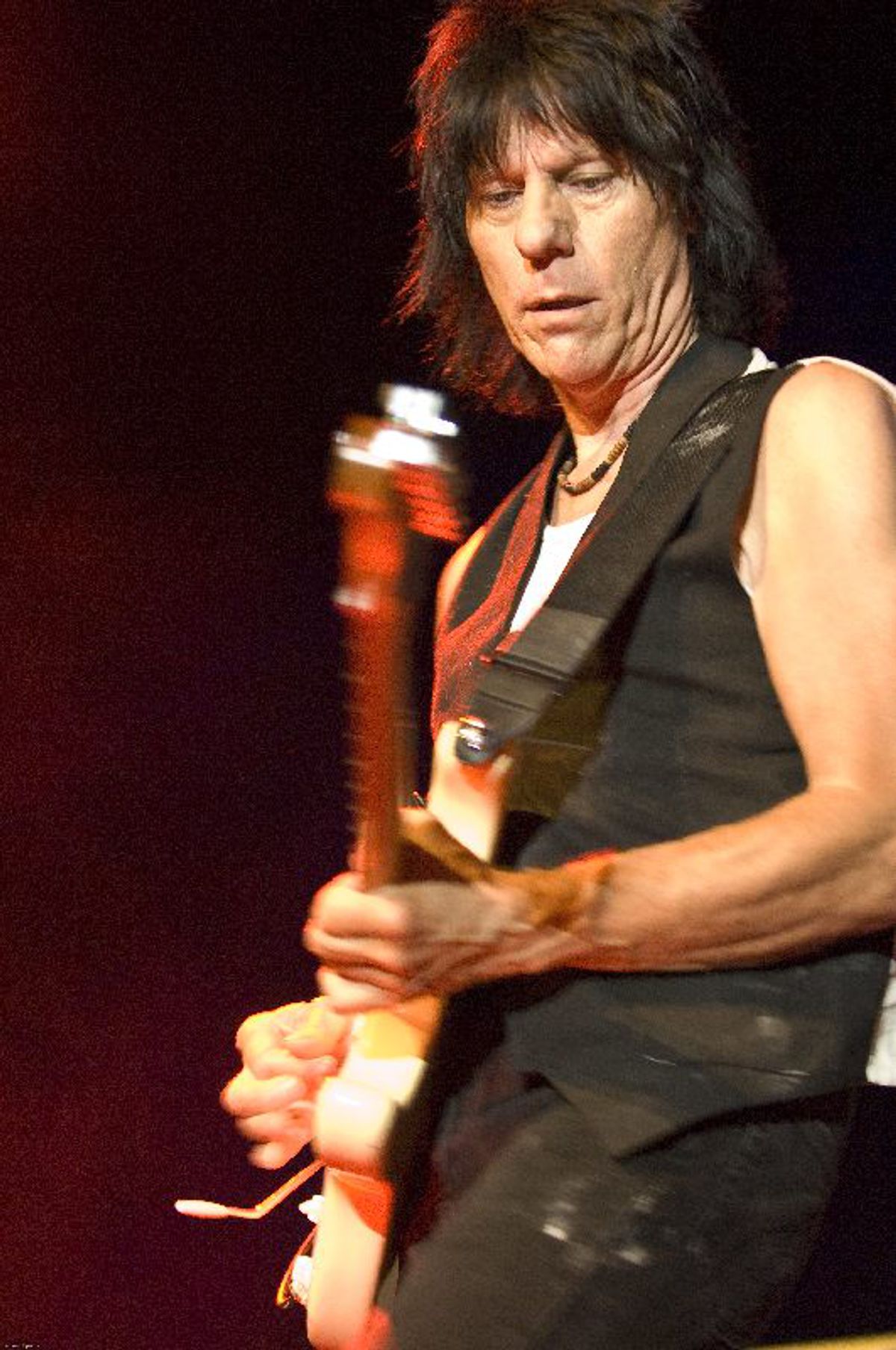 Jeff Beck - Gitaarkolos struikelt over eigen voeten