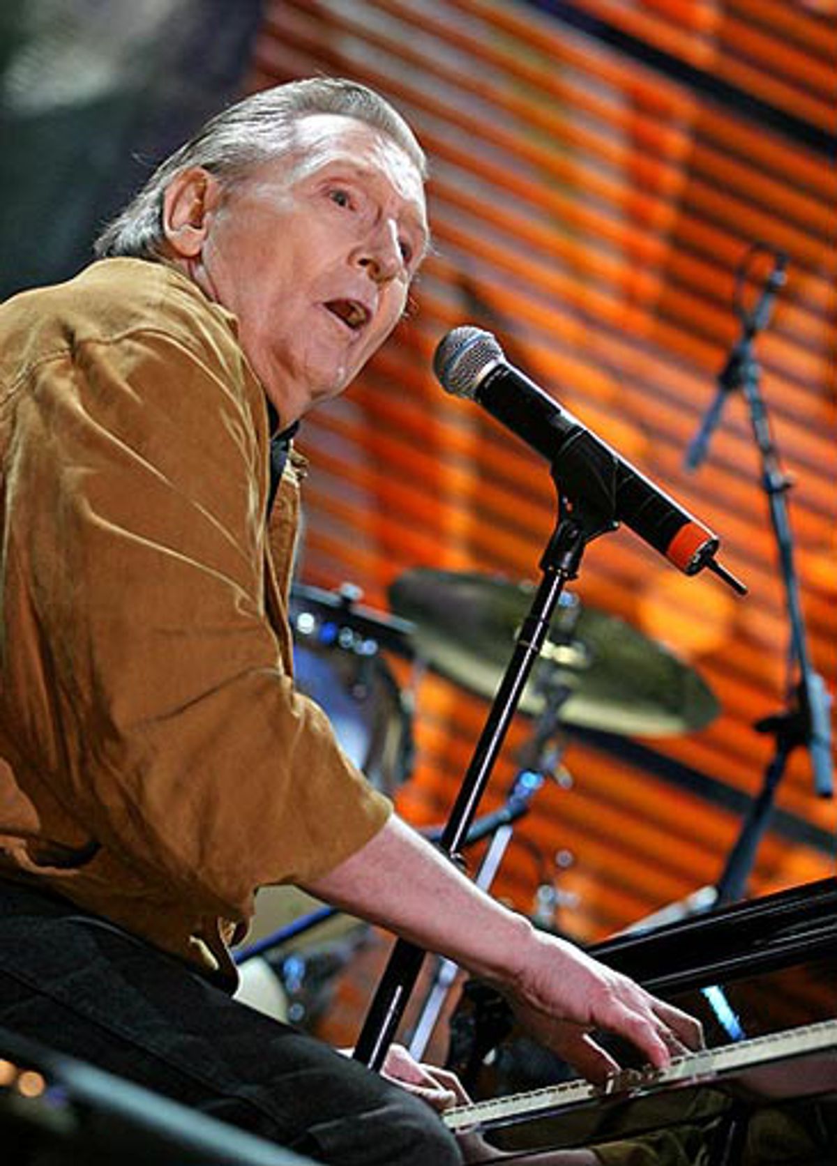 Jerry Lee Lewis - Reasonable amount of shakin' going on