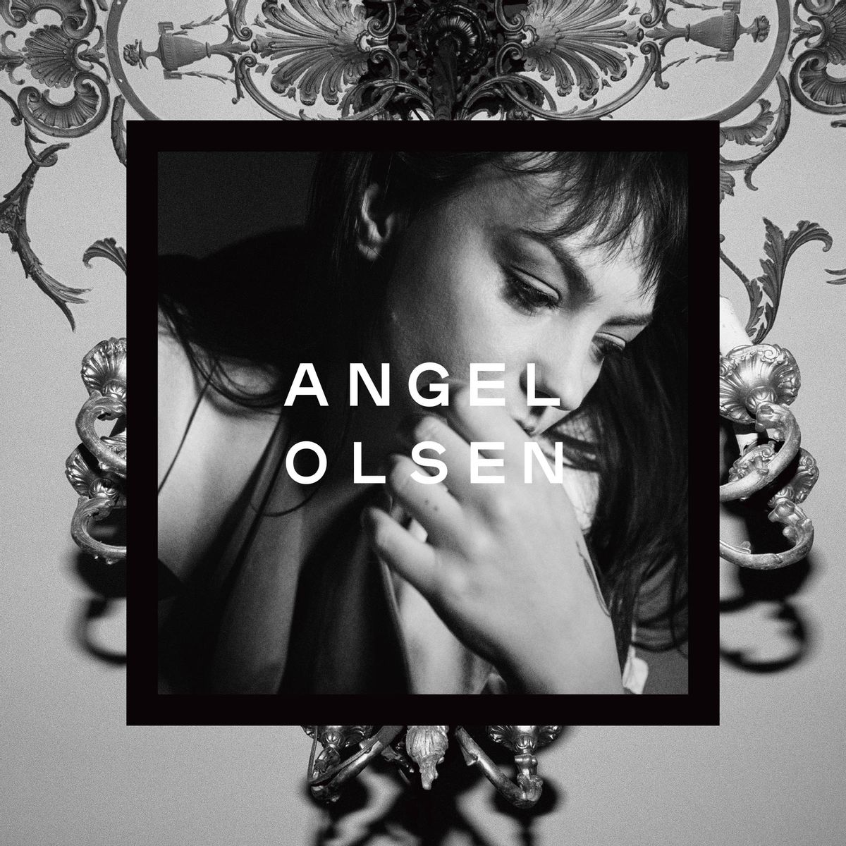 Angel Olsen voegt twee platen (terug) samen