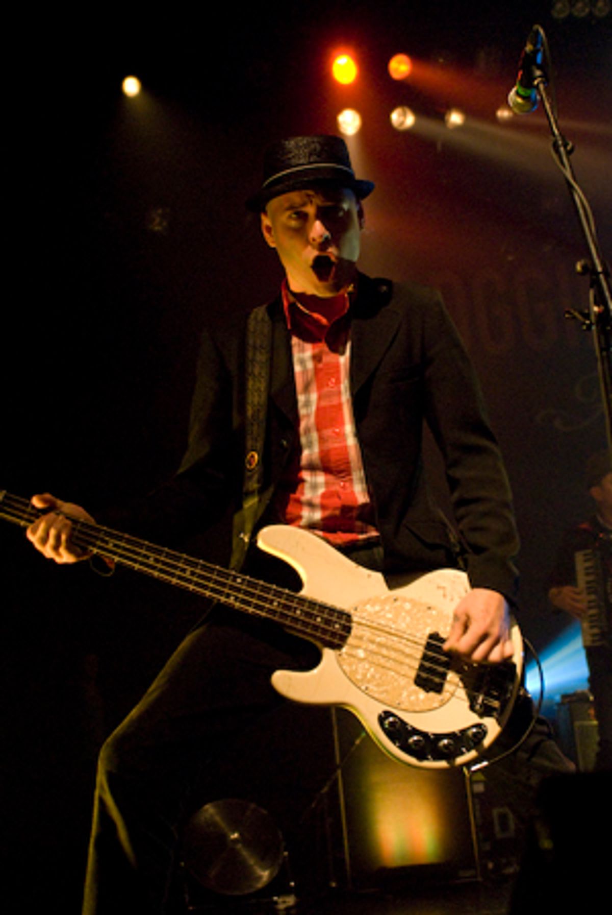 Flogging Molly - Over The Who, de Champions League en bierbuiken