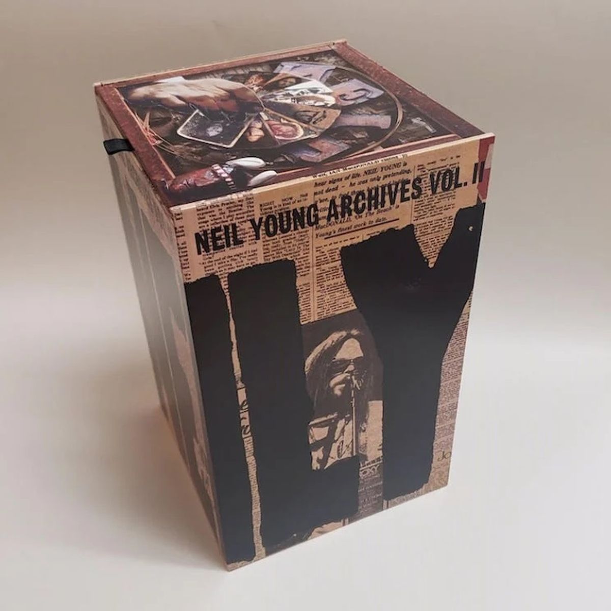 Pak mee Neil Youngs 'Archives Vol. II' uit