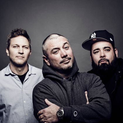 Fun Lovin' Criminals play 'Come Find Yourself'